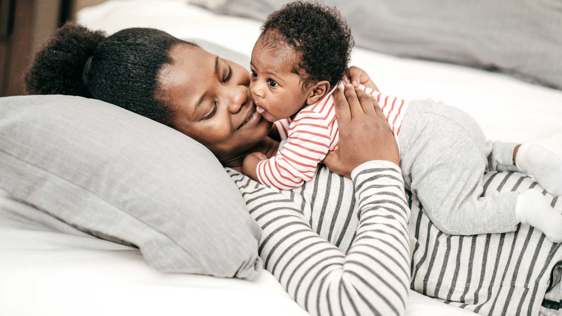 Black-mom-newborn-baby